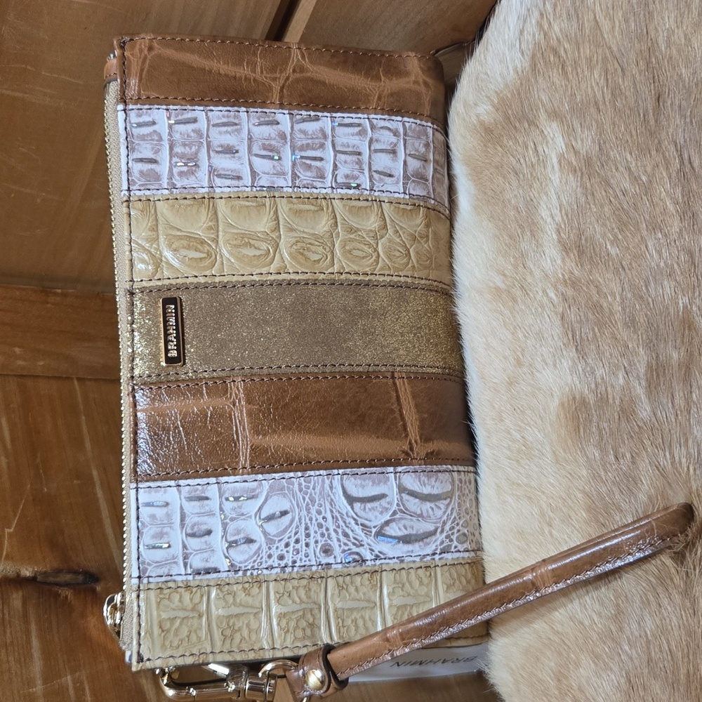 Brahmin Exclusive Flashback Genuine Leather Daisy Wristlet NWT